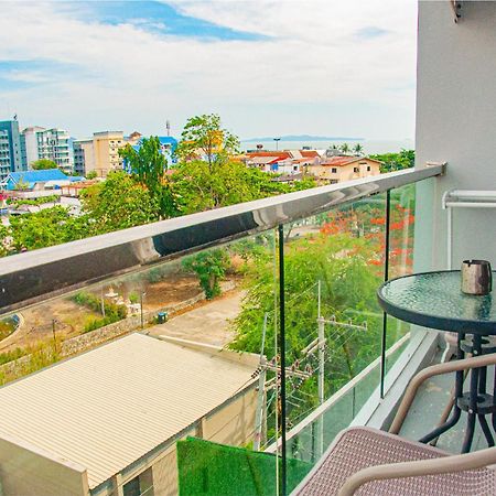 Ht9 Hotel Pantai Jomtien Bagian luar foto