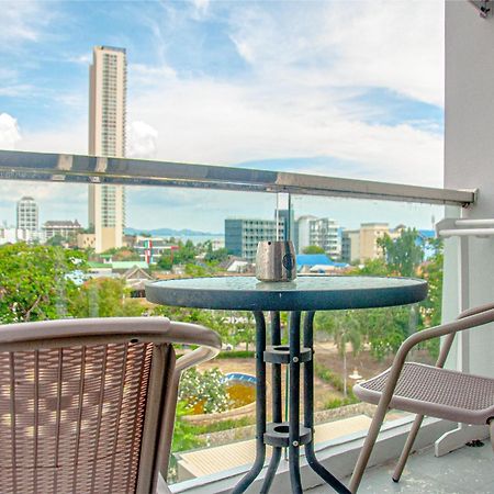 Ht9 Hotel Pantai Jomtien Bagian luar foto