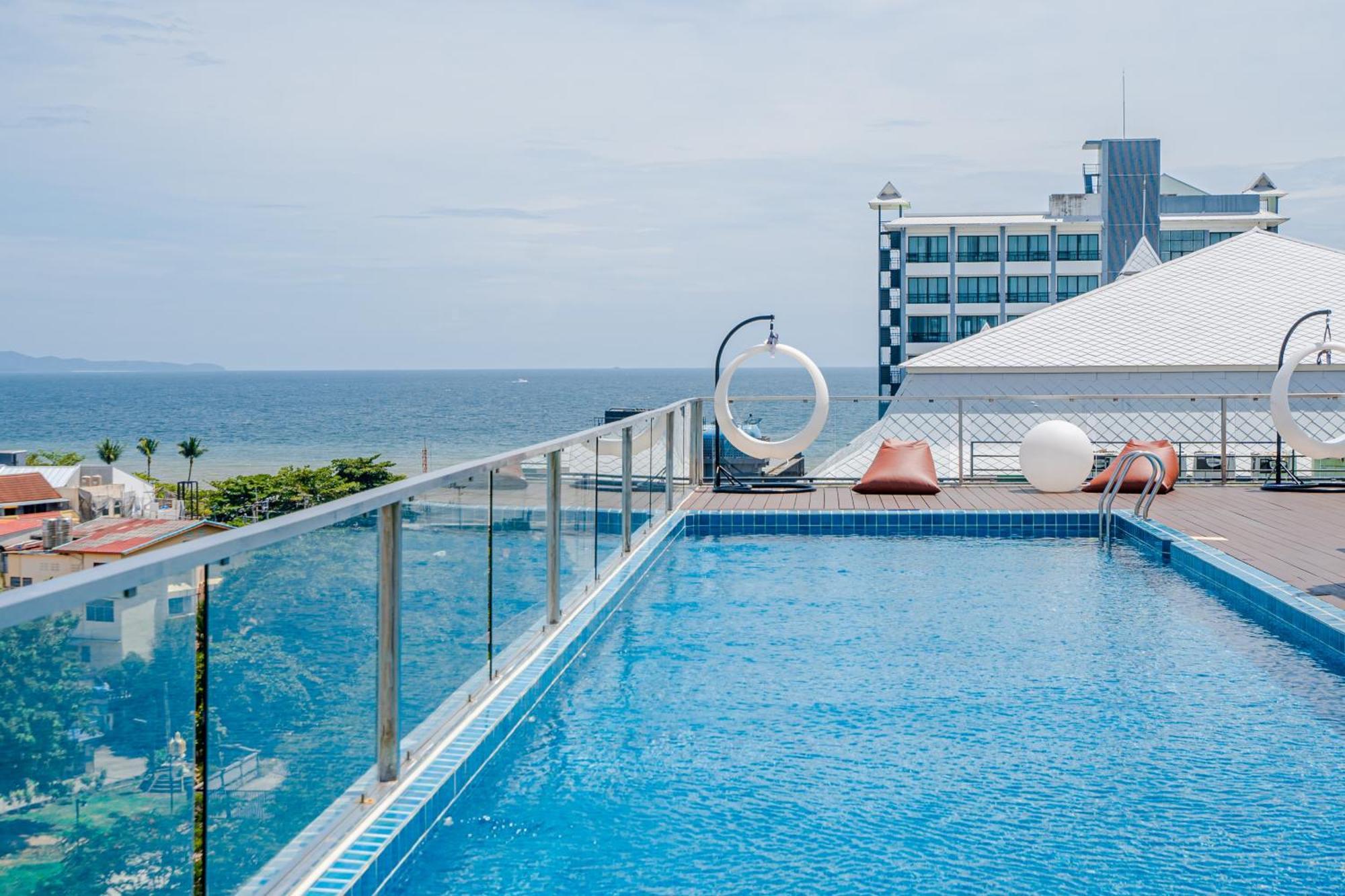 Ht9 Hotel Pantai Jomtien Bagian luar foto