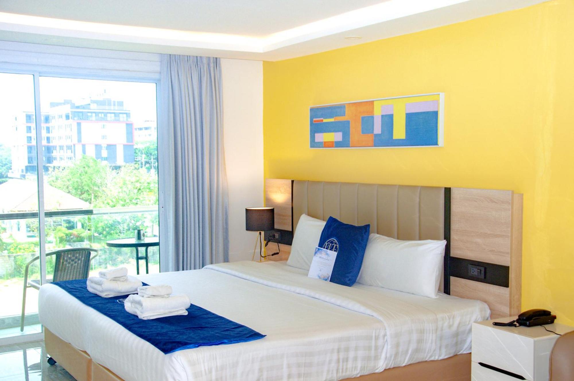 Ht9 Hotel Pantai Jomtien Bagian luar foto
