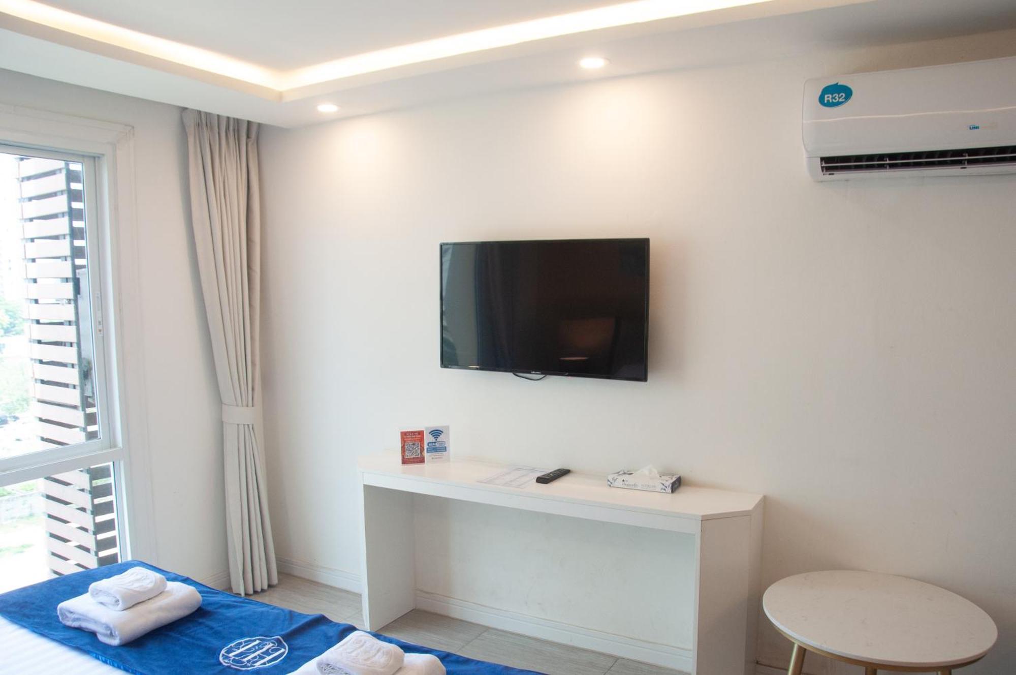 Ht9 Hotel Pantai Jomtien Bagian luar foto