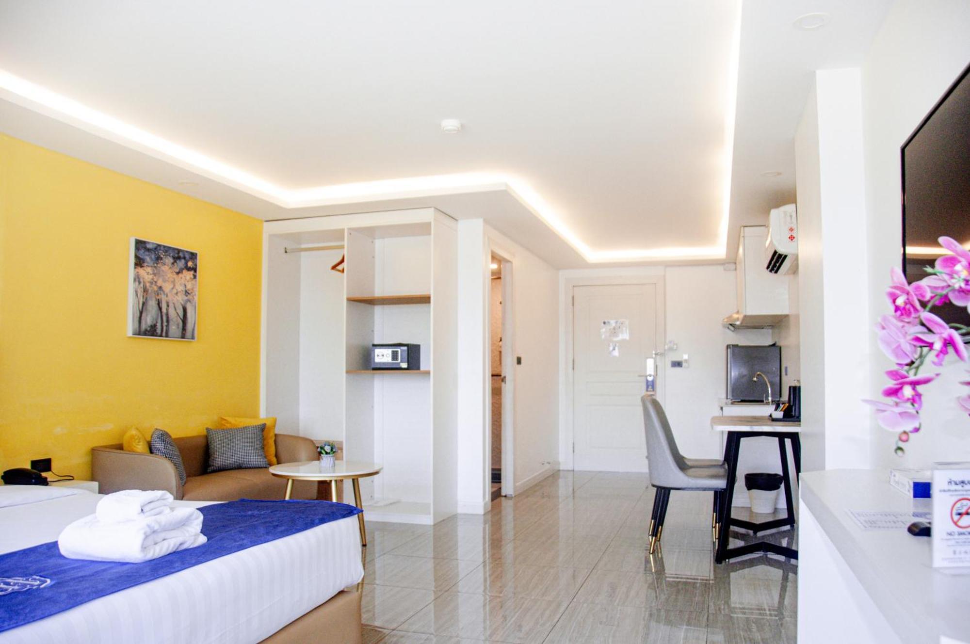 Ht9 Hotel Pantai Jomtien Bagian luar foto
