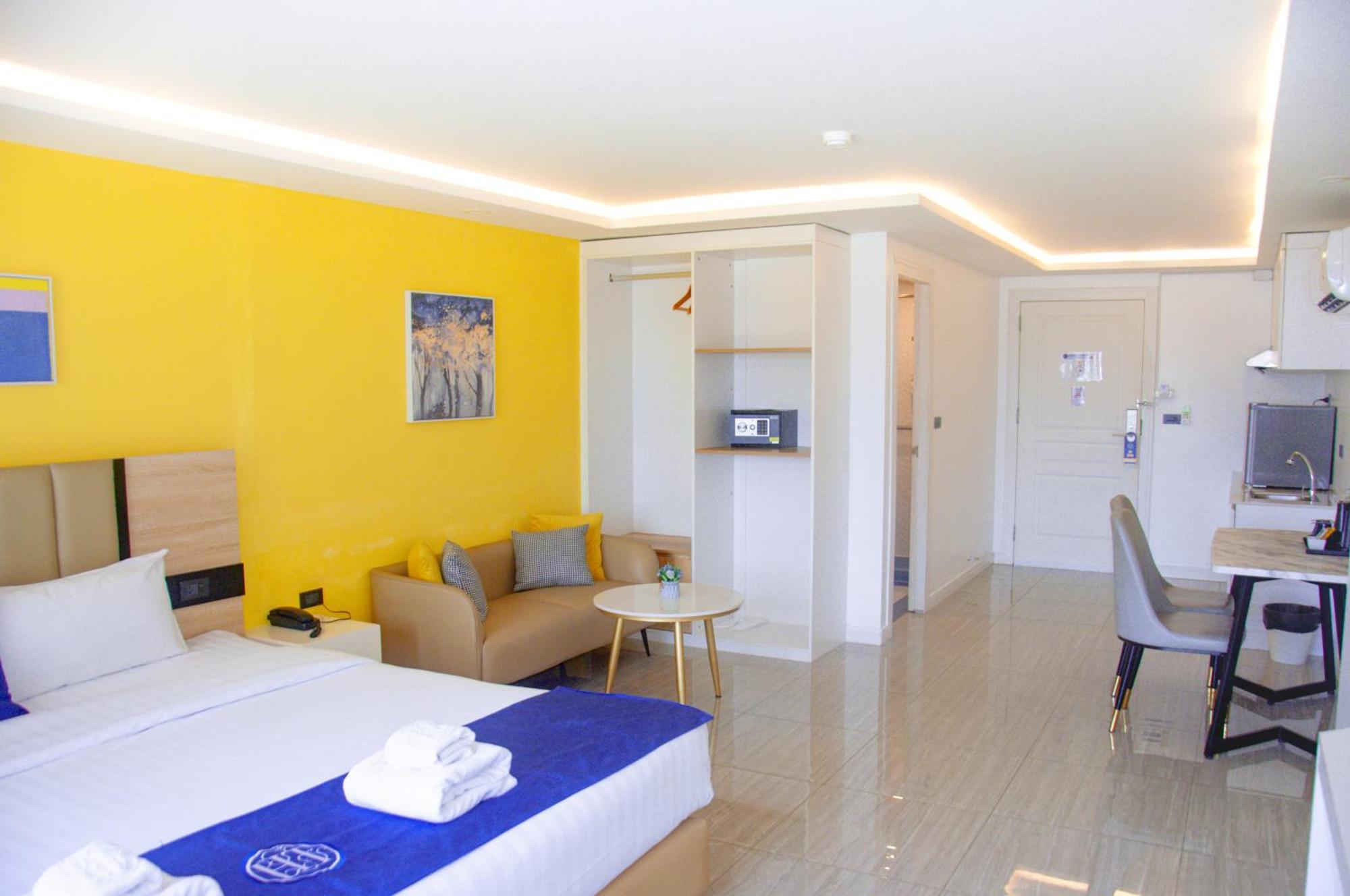 Ht9 Hotel Pantai Jomtien Bagian luar foto