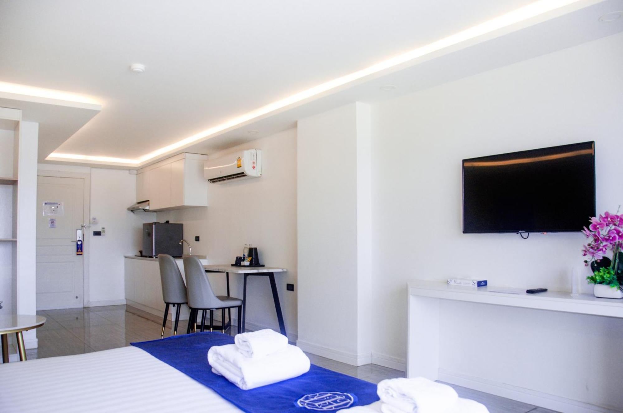 Ht9 Hotel Pantai Jomtien Bagian luar foto