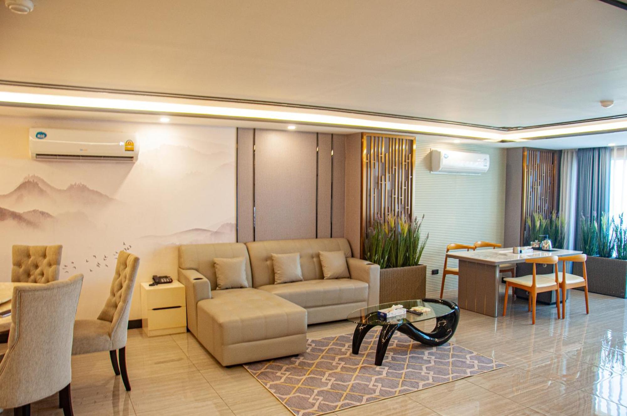 Ht9 Hotel Pantai Jomtien Bagian luar foto