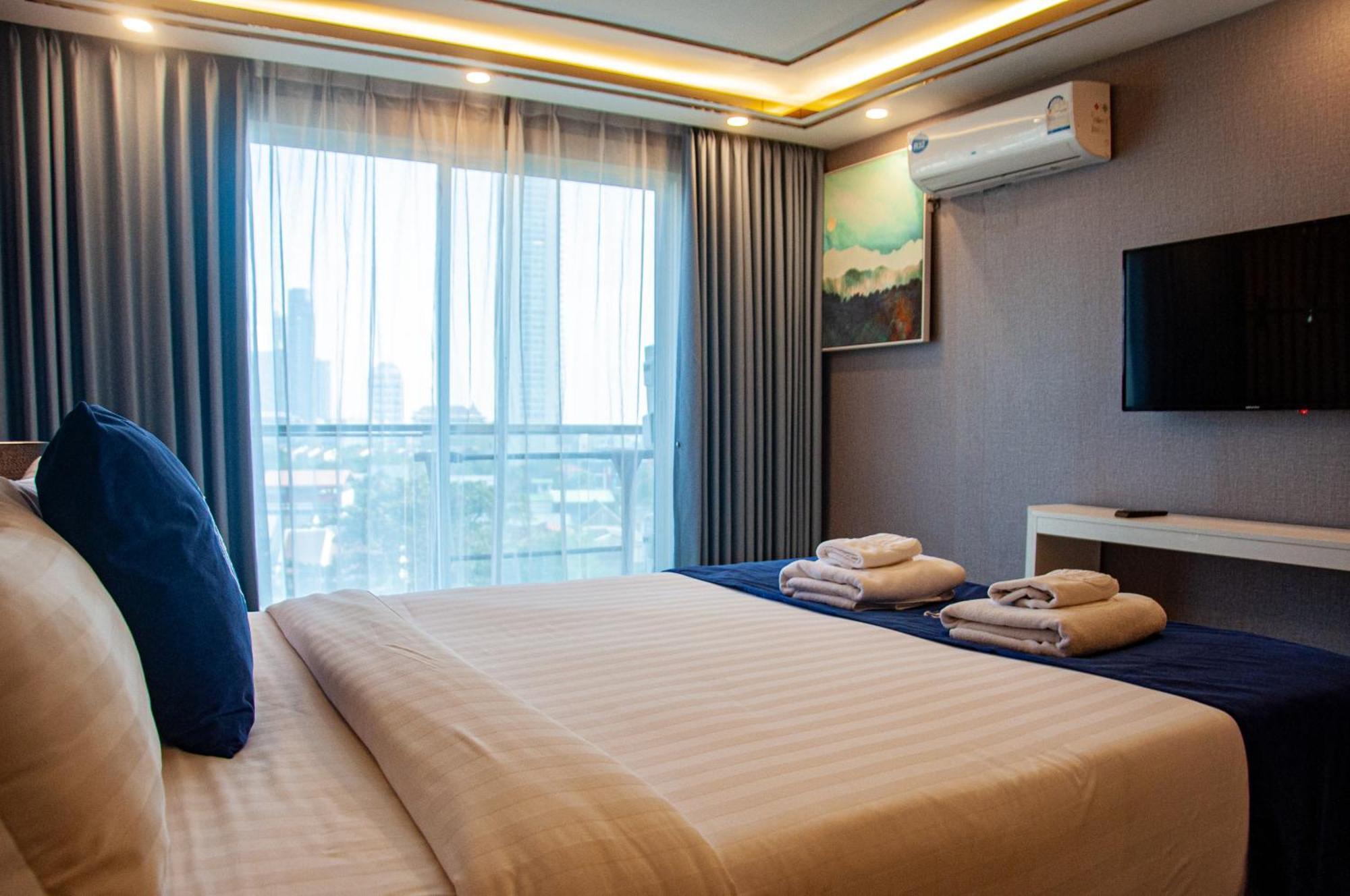 Ht9 Hotel Pantai Jomtien Bagian luar foto