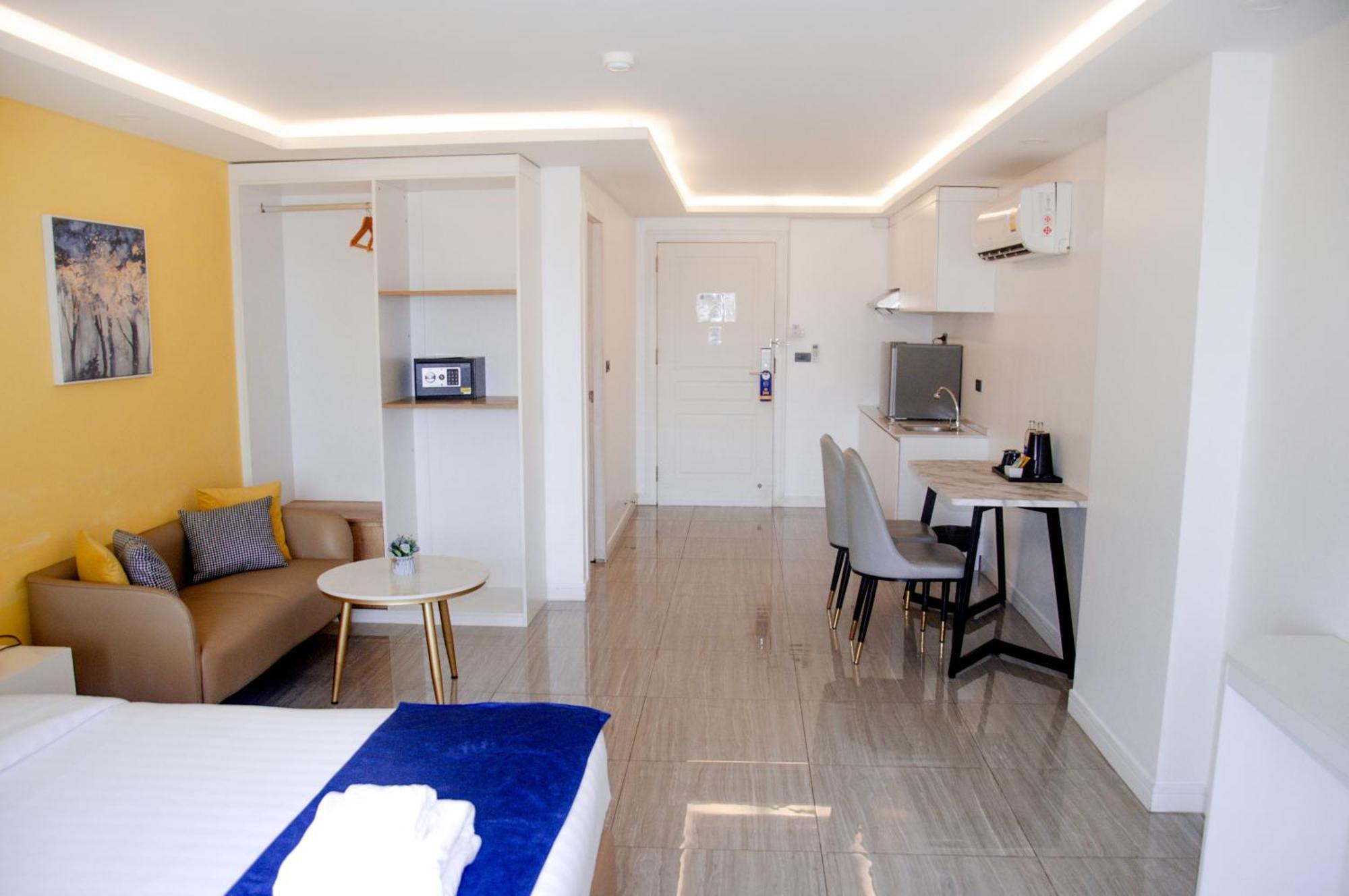 Ht9 Hotel Pantai Jomtien Bagian luar foto