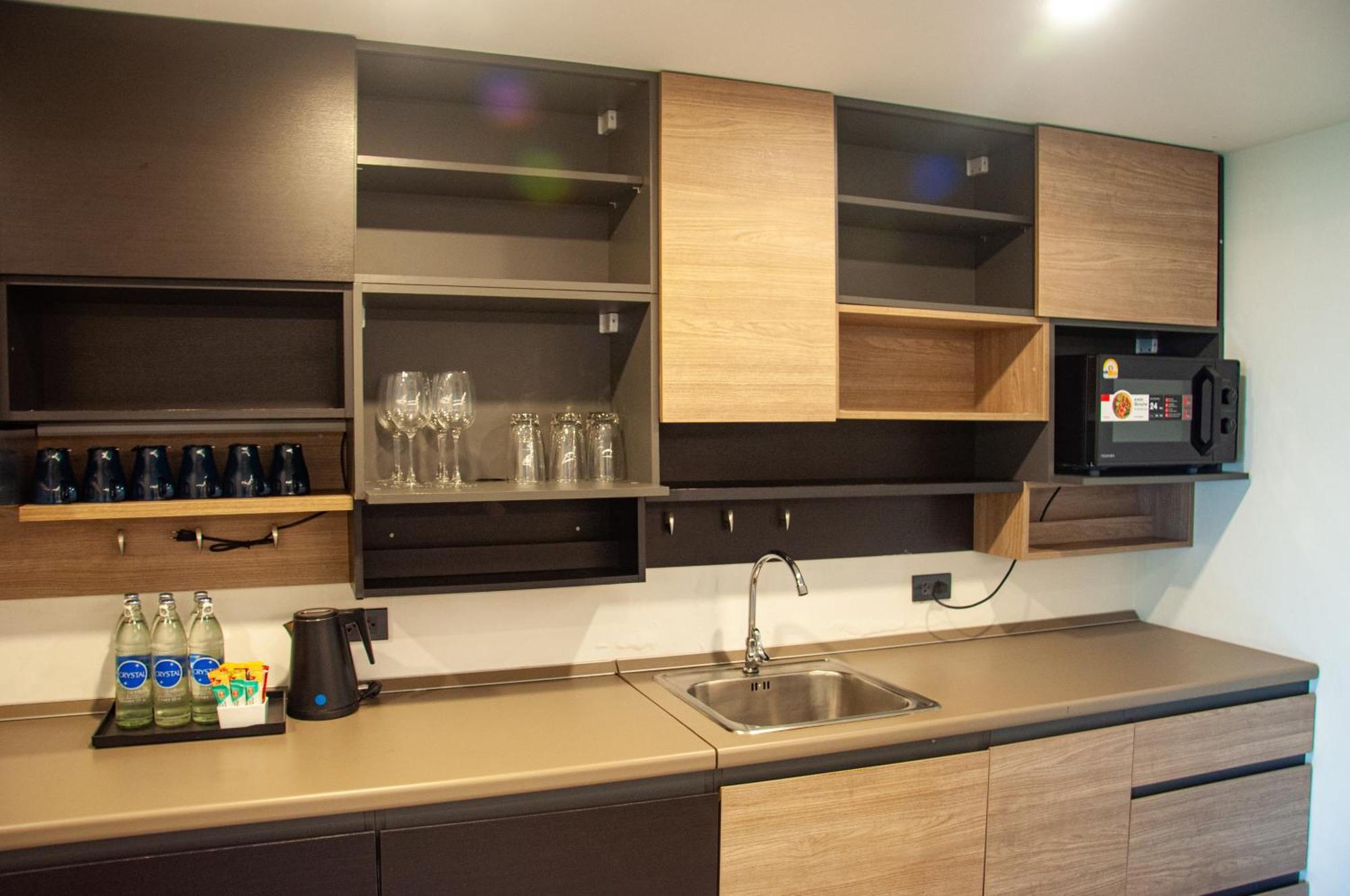 Ht9 Hotel Pantai Jomtien Bagian luar foto