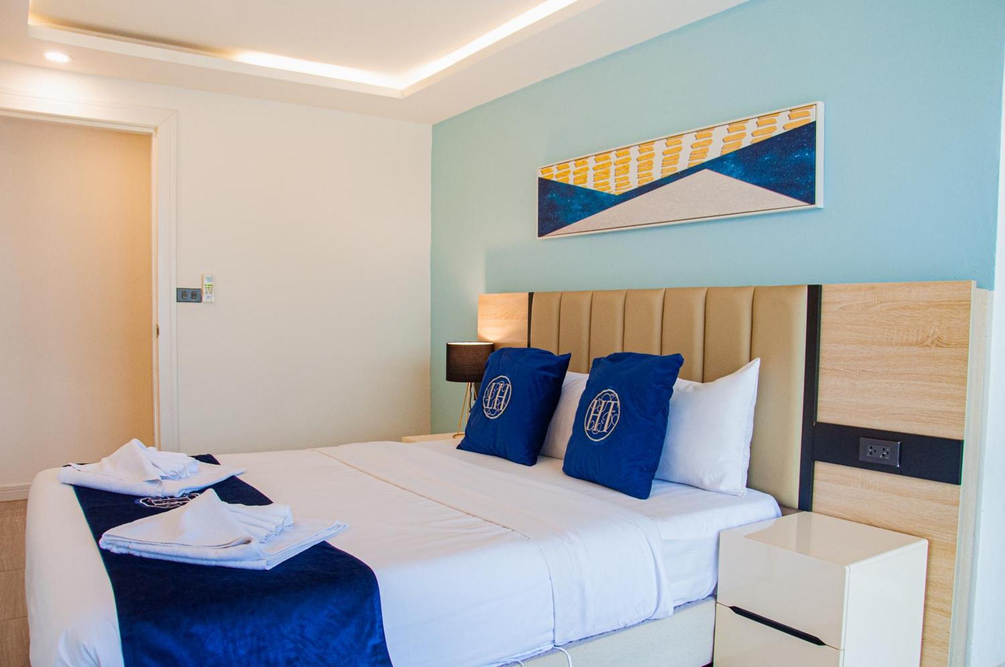 Ht9 Hotel Pantai Jomtien Bagian luar foto