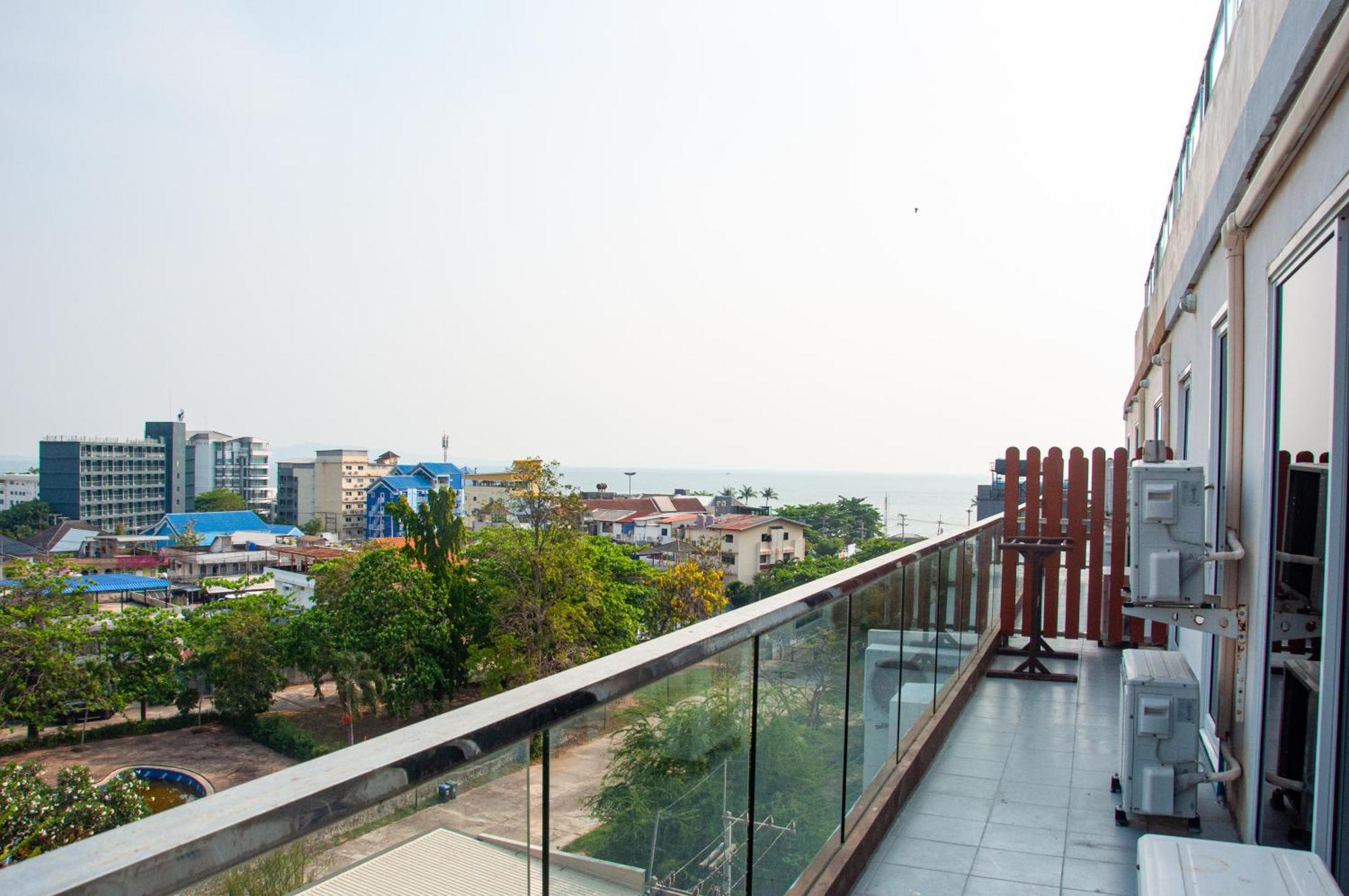 Ht9 Hotel Pantai Jomtien Bagian luar foto