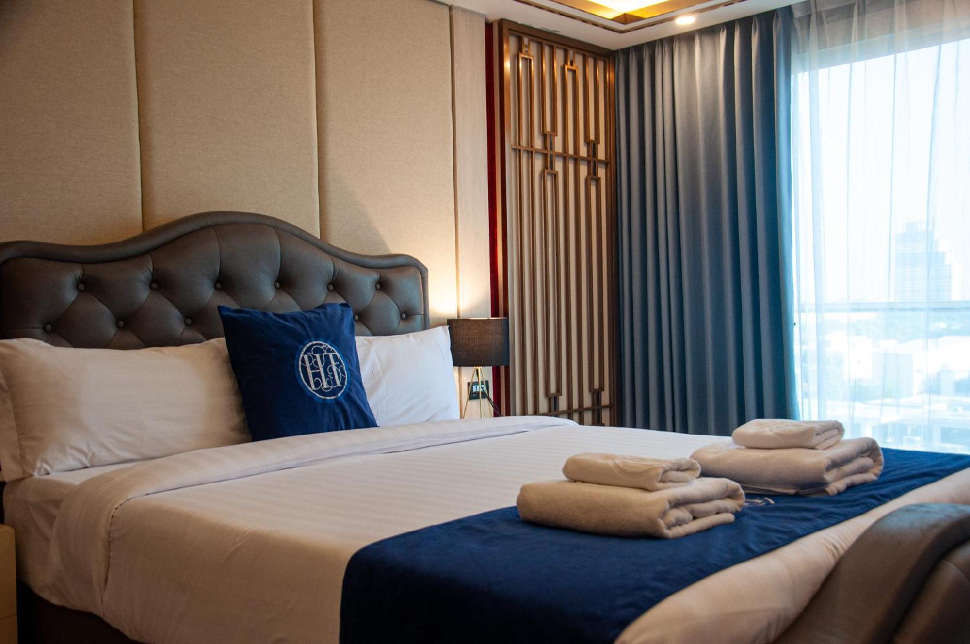 Ht9 Hotel Pantai Jomtien Bagian luar foto