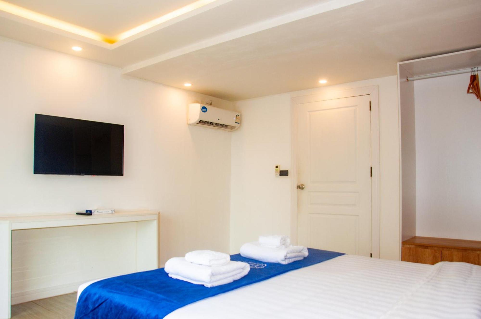 Ht9 Hotel Pantai Jomtien Bagian luar foto