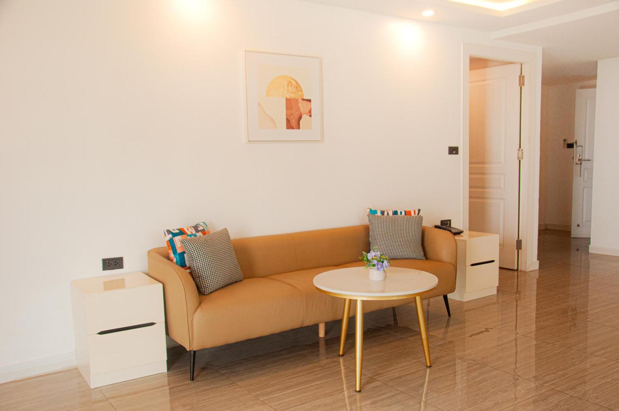 Ht9 Hotel Pantai Jomtien Bagian luar foto