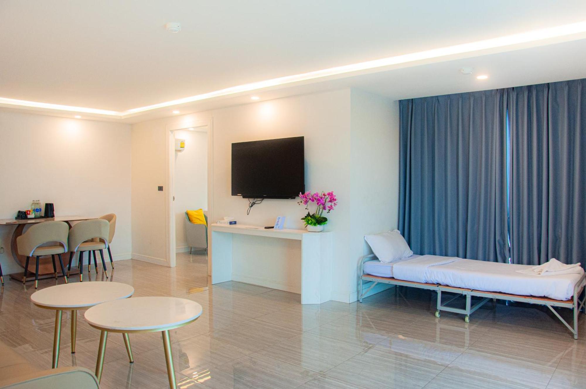 Ht9 Hotel Pantai Jomtien Bagian luar foto