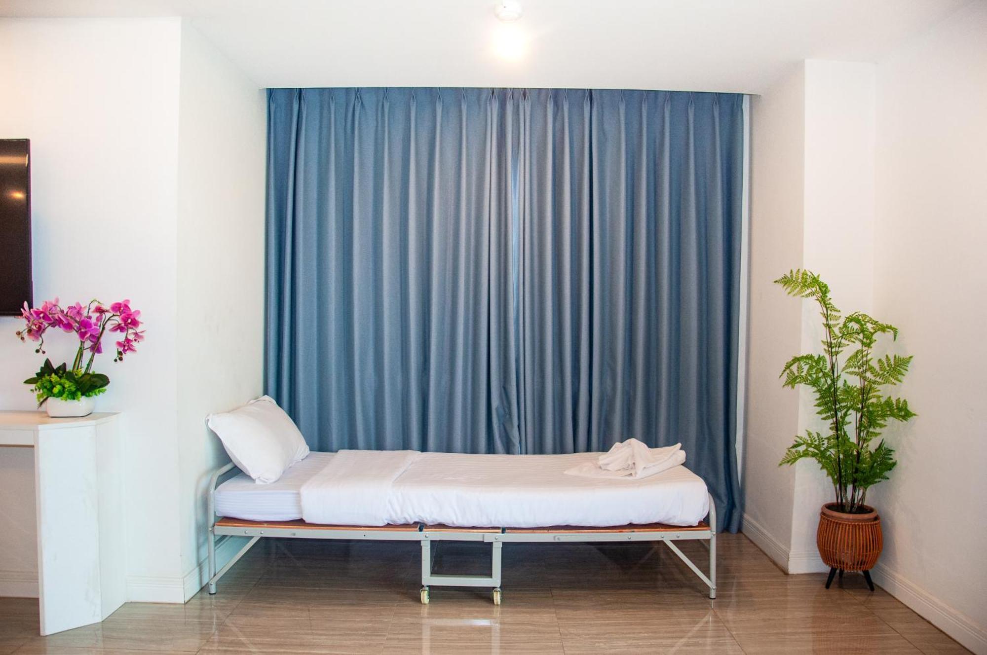 Ht9 Hotel Pantai Jomtien Bagian luar foto