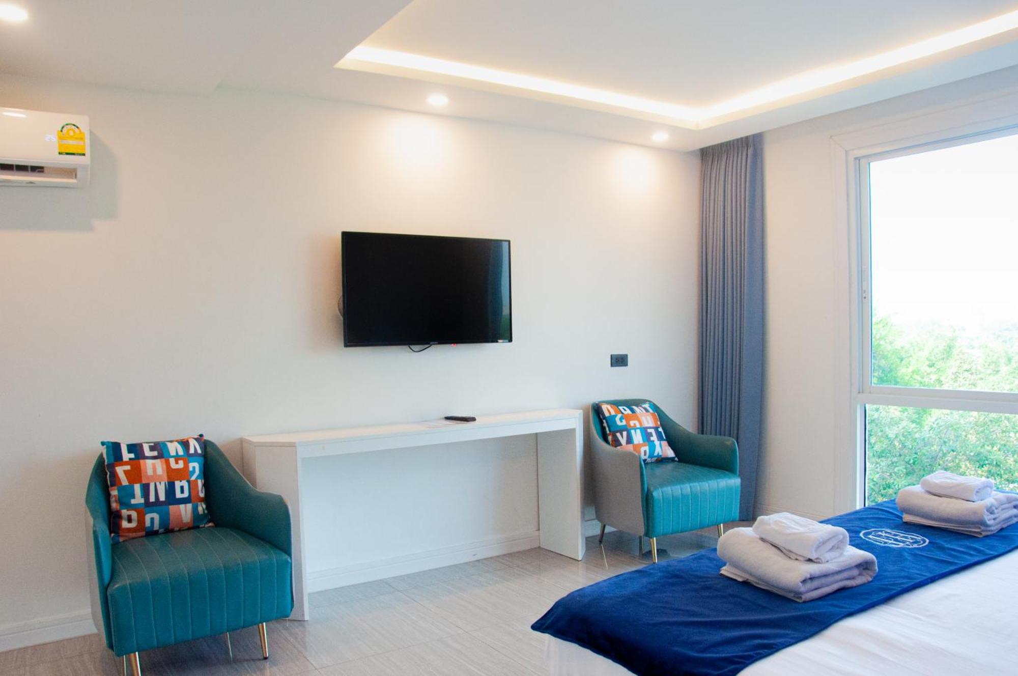 Ht9 Hotel Pantai Jomtien Bagian luar foto